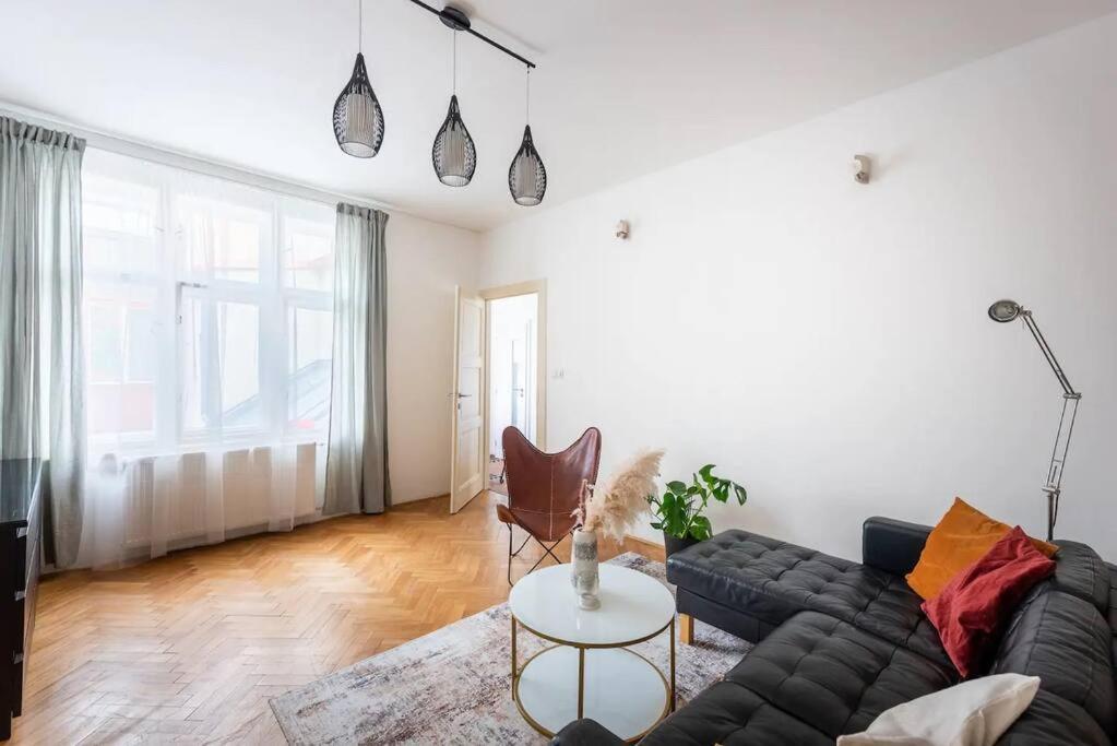 2 Bedrooms Apt Near Wenceslas Sq Prag Exteriör bild
