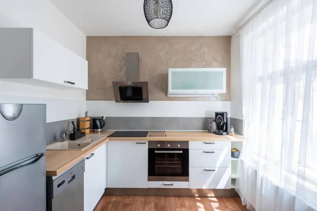 2 Bedrooms Apt Near Wenceslas Sq Prag Exteriör bild